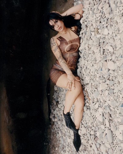 LAZOWI - PLAYBOY - © Chapters