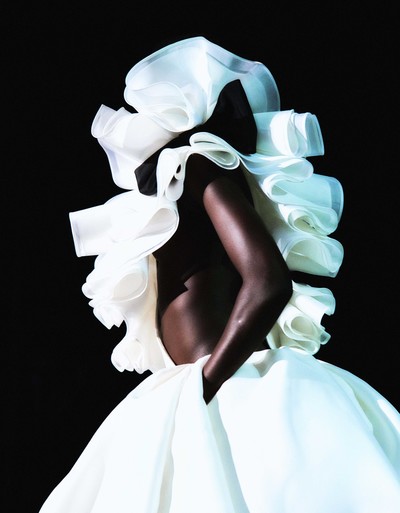 Valentino backstage - © Chapters